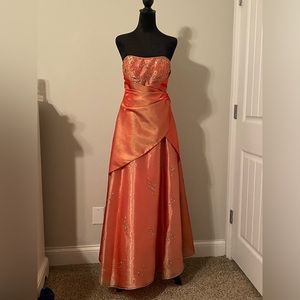 Cute Strapless coral/orange dress from the early 00’s